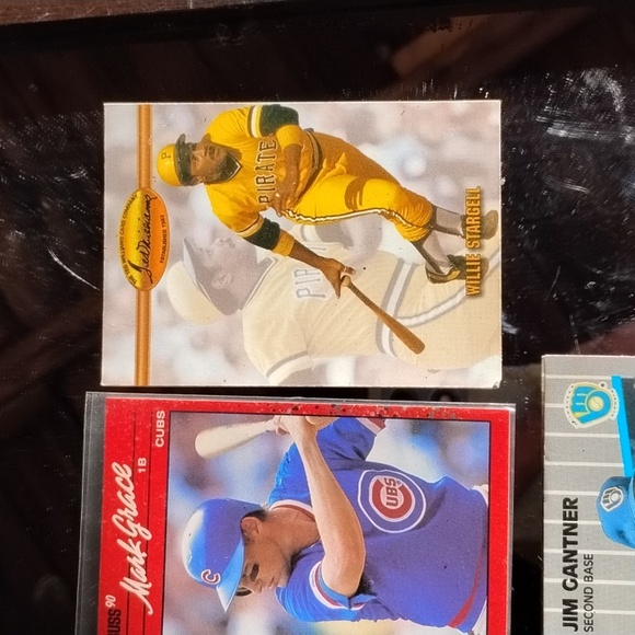 Assorted Baseball Trading Cards Collection - Picture 5 of 5